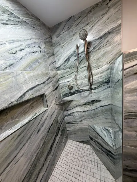 Walk-in shower with built-in niche and mosaic floor